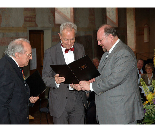  Federal cross of merit for company founders.